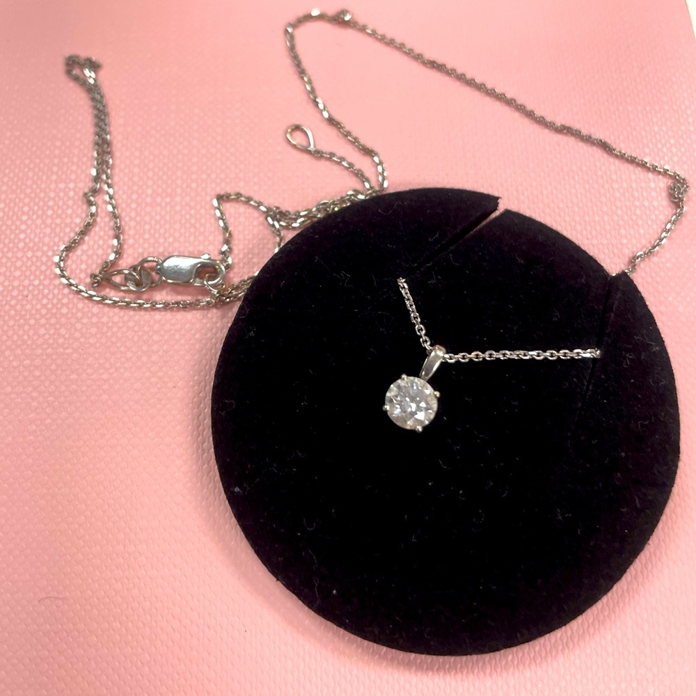 Beautiful Diamond 💎 VVS2 Specially Cut 14k white gold, & Perfectly silver chain